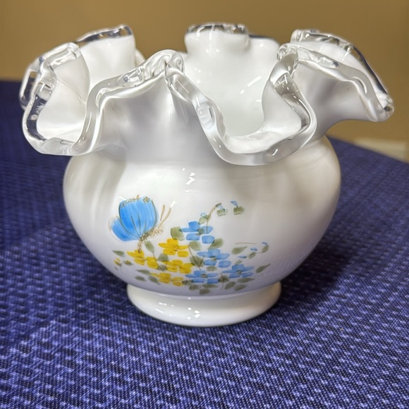 Fenton silvercrest signed white vase ruffled edge floral and butterfly design 4” - Picture 3 of 7